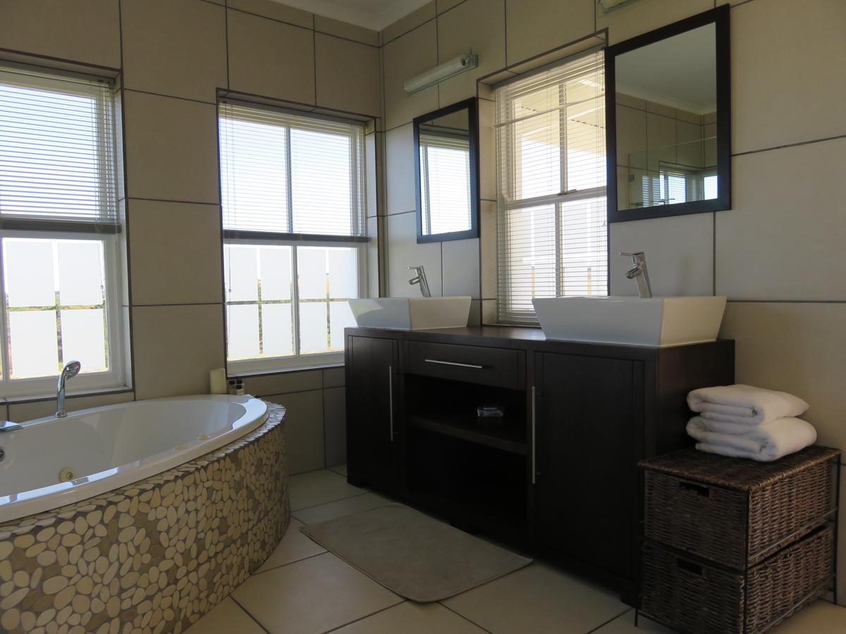 The Noble Ant Hotel George Luaran gambar